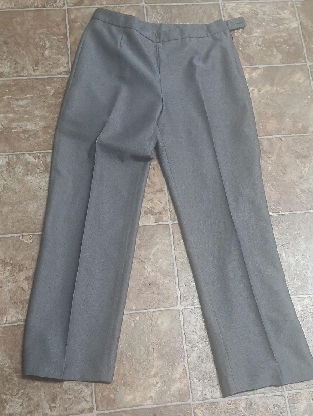 GUC Le.Suit Classic Straight-Leg Dress Pants in Gray